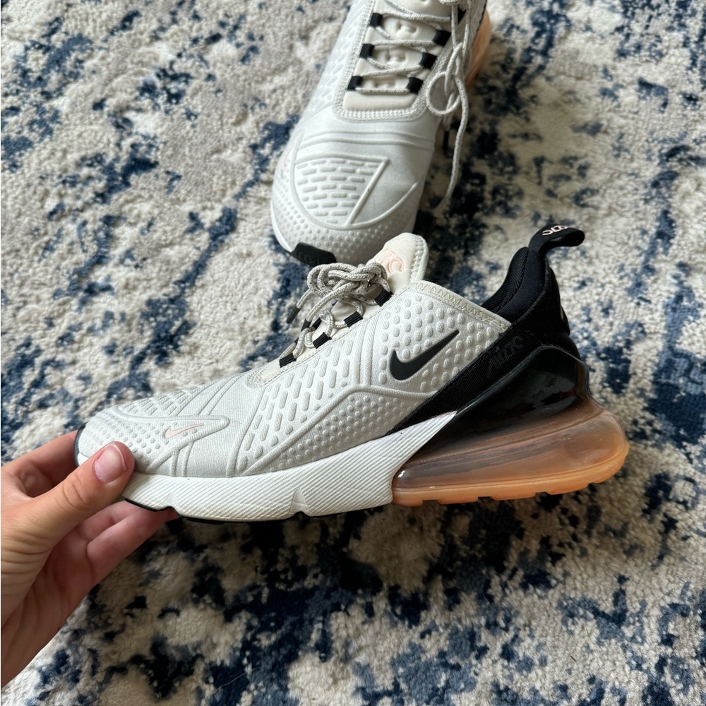 Women’s Nike Air 270s